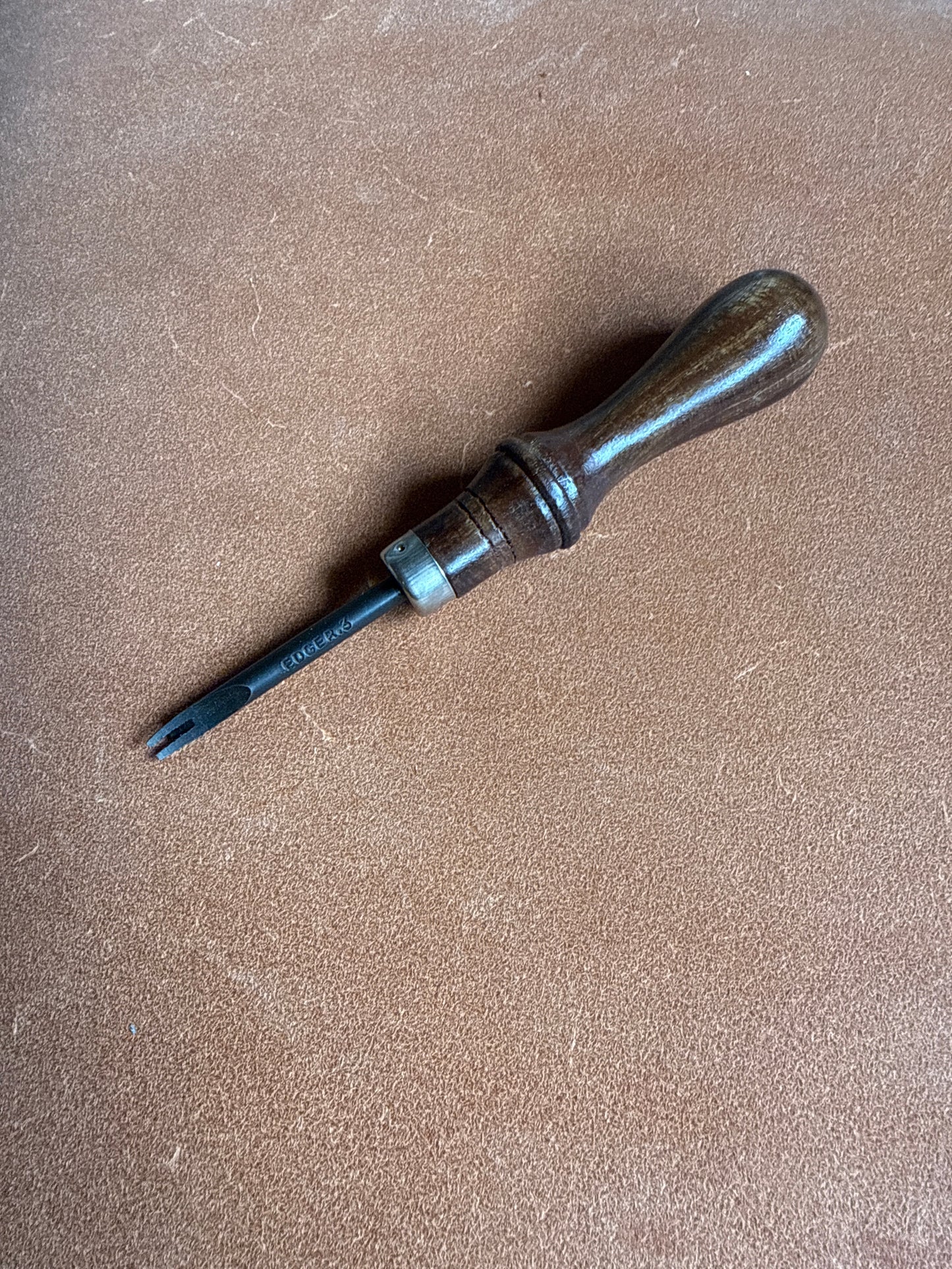 Cepilladora de bordes con extractor de bordes