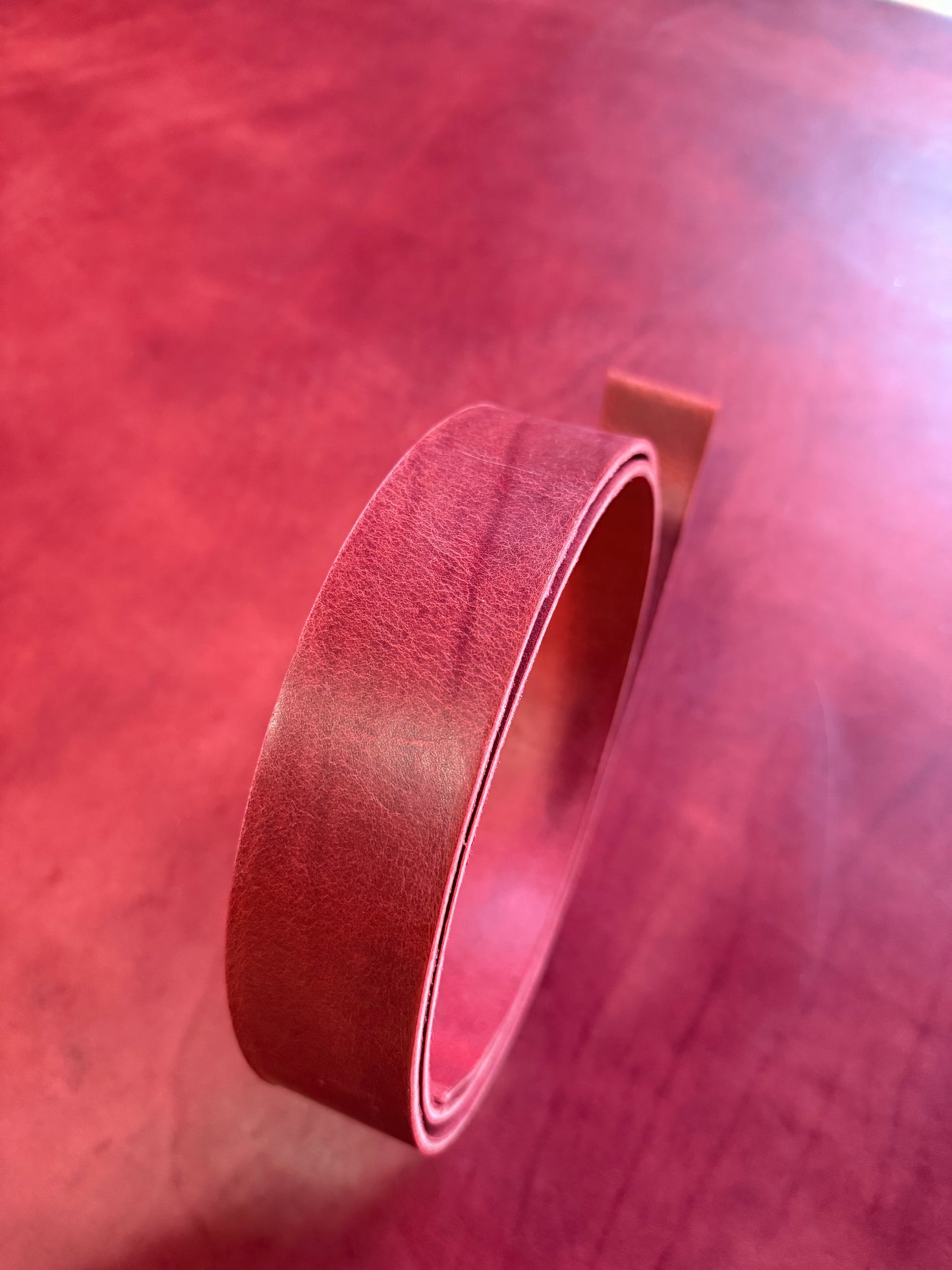 Correa de cuero para utensilios Roja Croupon 3 mm aproximadamente 140 cm
