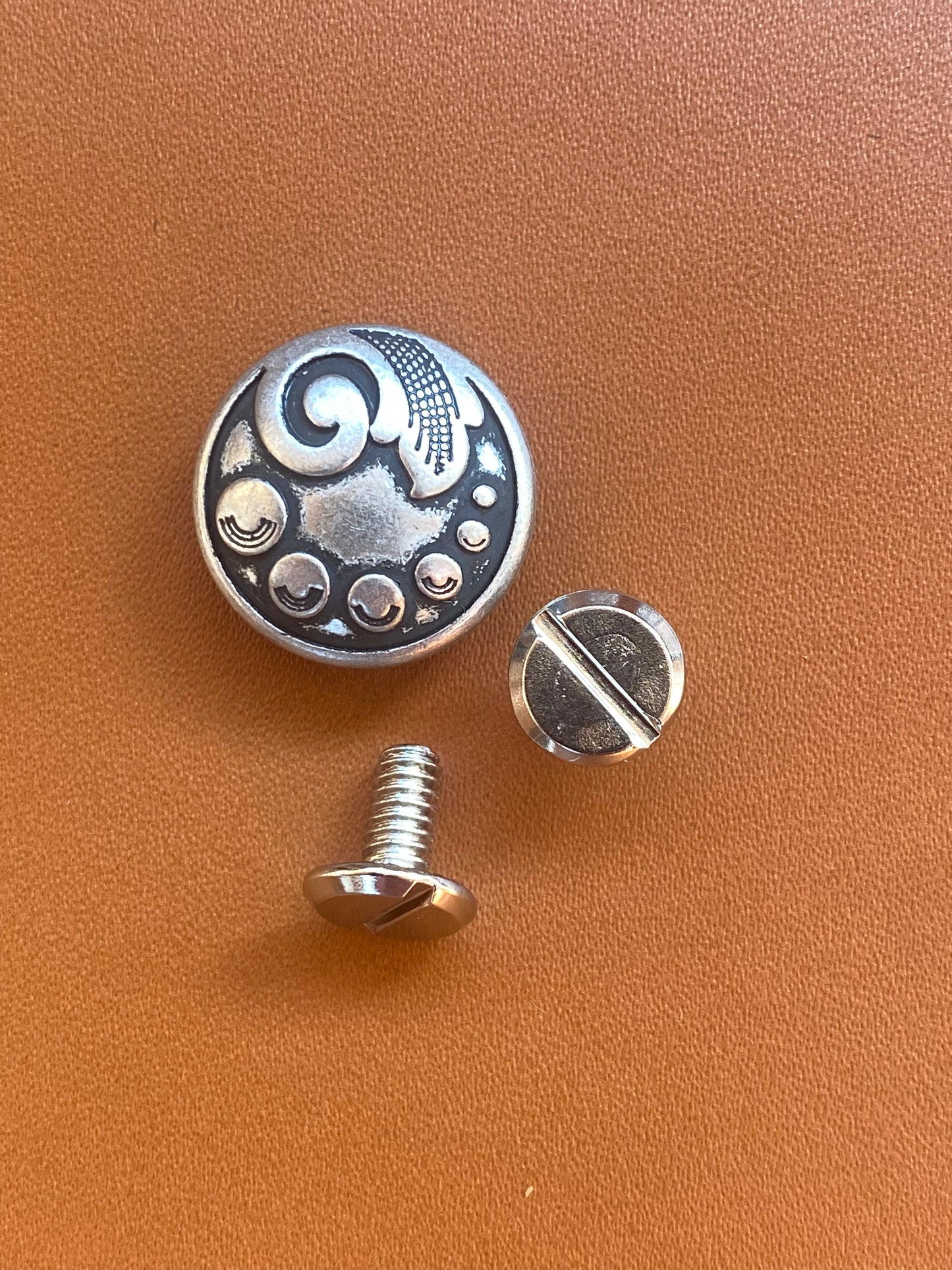 04281 Jeremiah Watt Concho Vintage 19mm Antique Silver