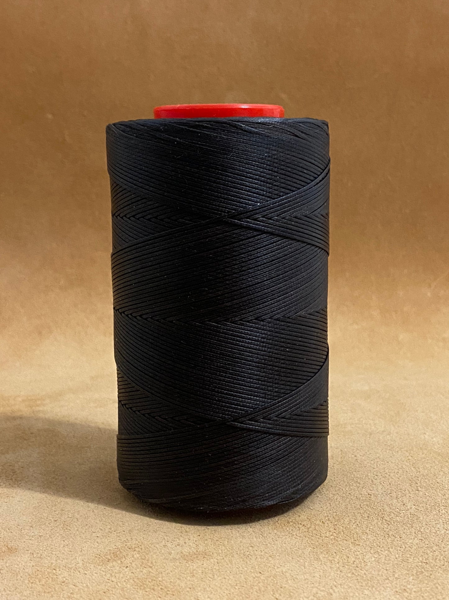 0,8 mm Ritza 25 tiger 500 m Spule | Nähgarn für Leder, gewachst. Handstich, Handnähgarn, flache Form