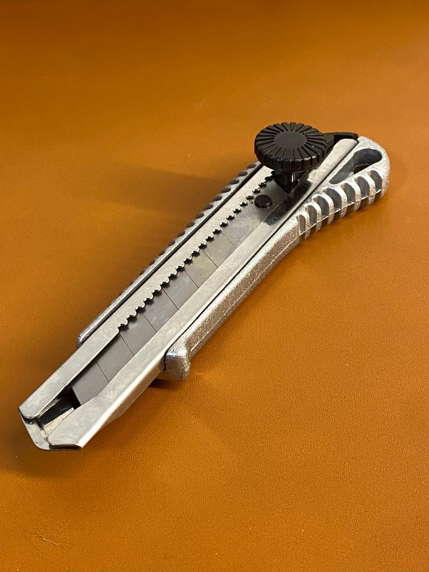 Cuchillo cortador para trabajos en cuero.