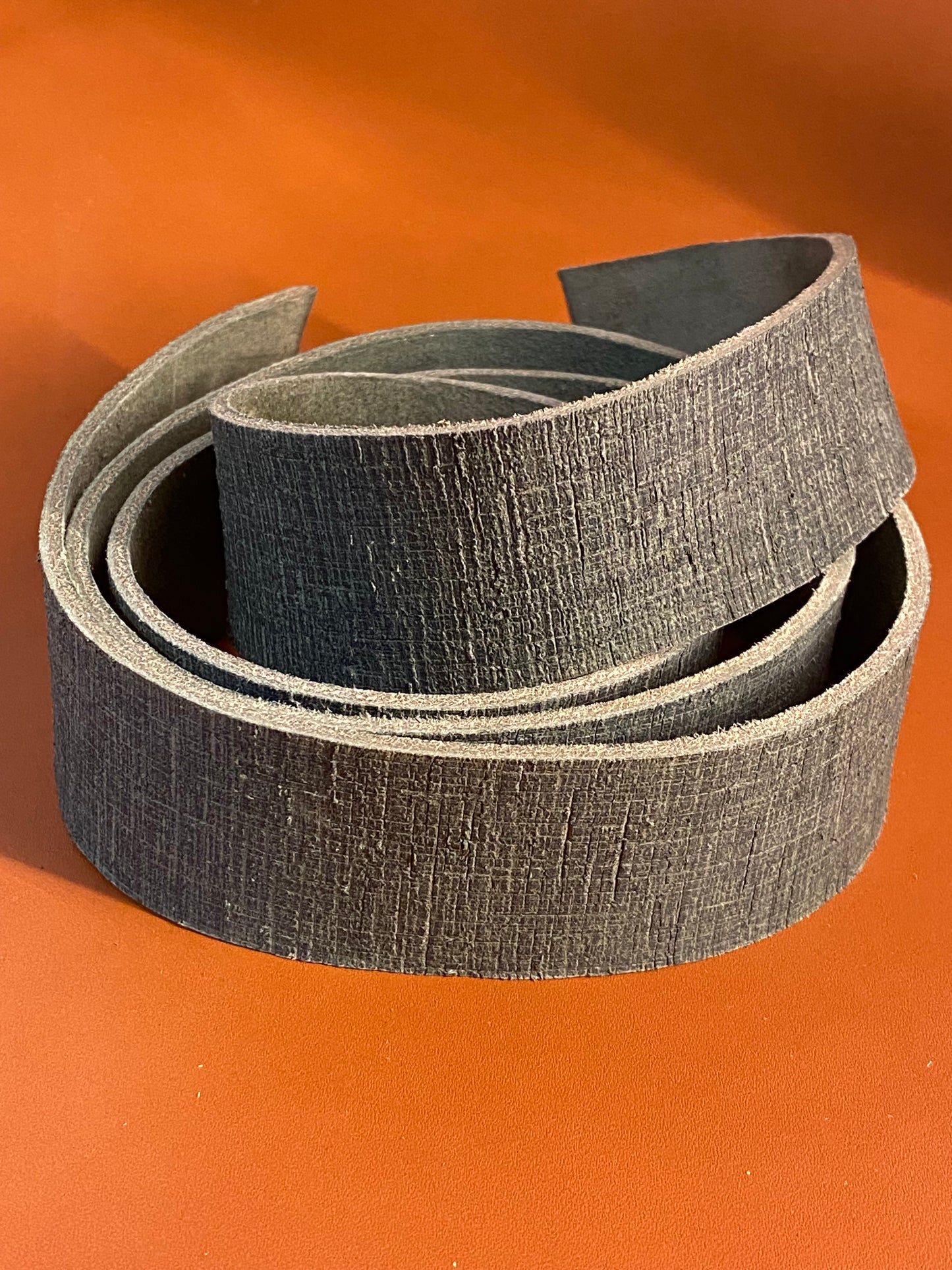 Leder Riemen mit Textiloptik 3 mm Oliv 130 cm. Hals