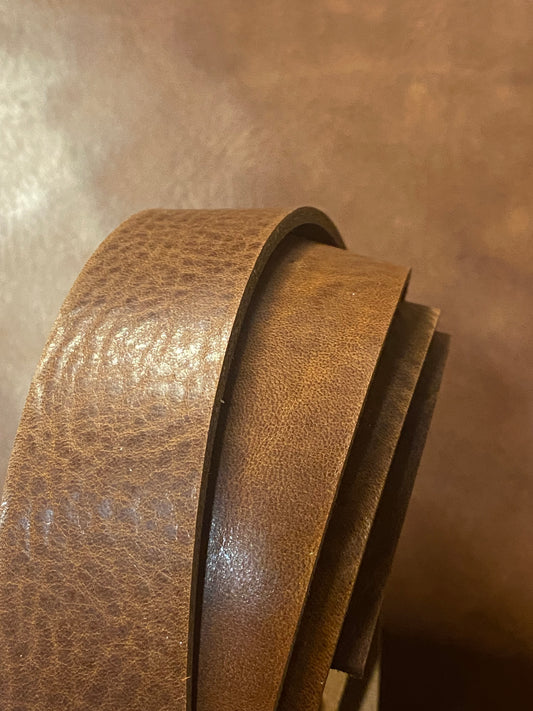 Leather strap milled glossy 3-3.5 mm Medium brown 120 cm. Neck