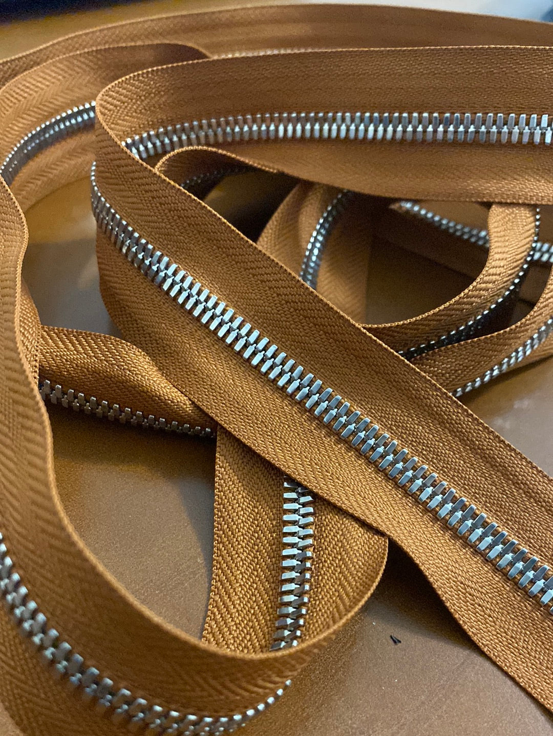 YKK Excella® PLUS Silver. Size 5.