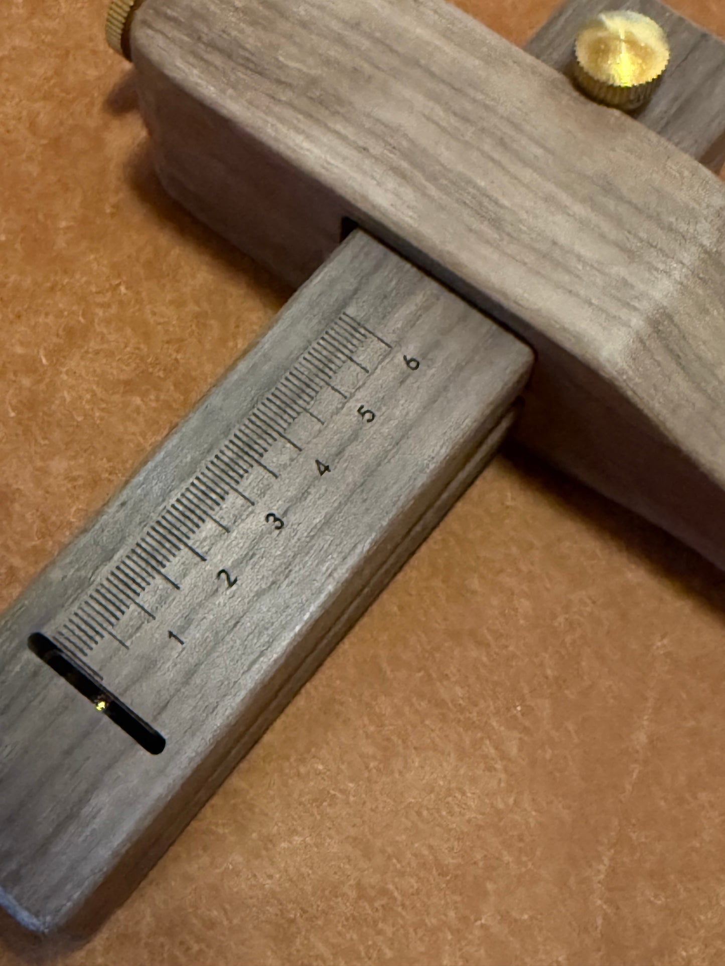 Kevin Lee Riemenschneider inkl. 2x Klingen. Skala bis 6cm Breite.