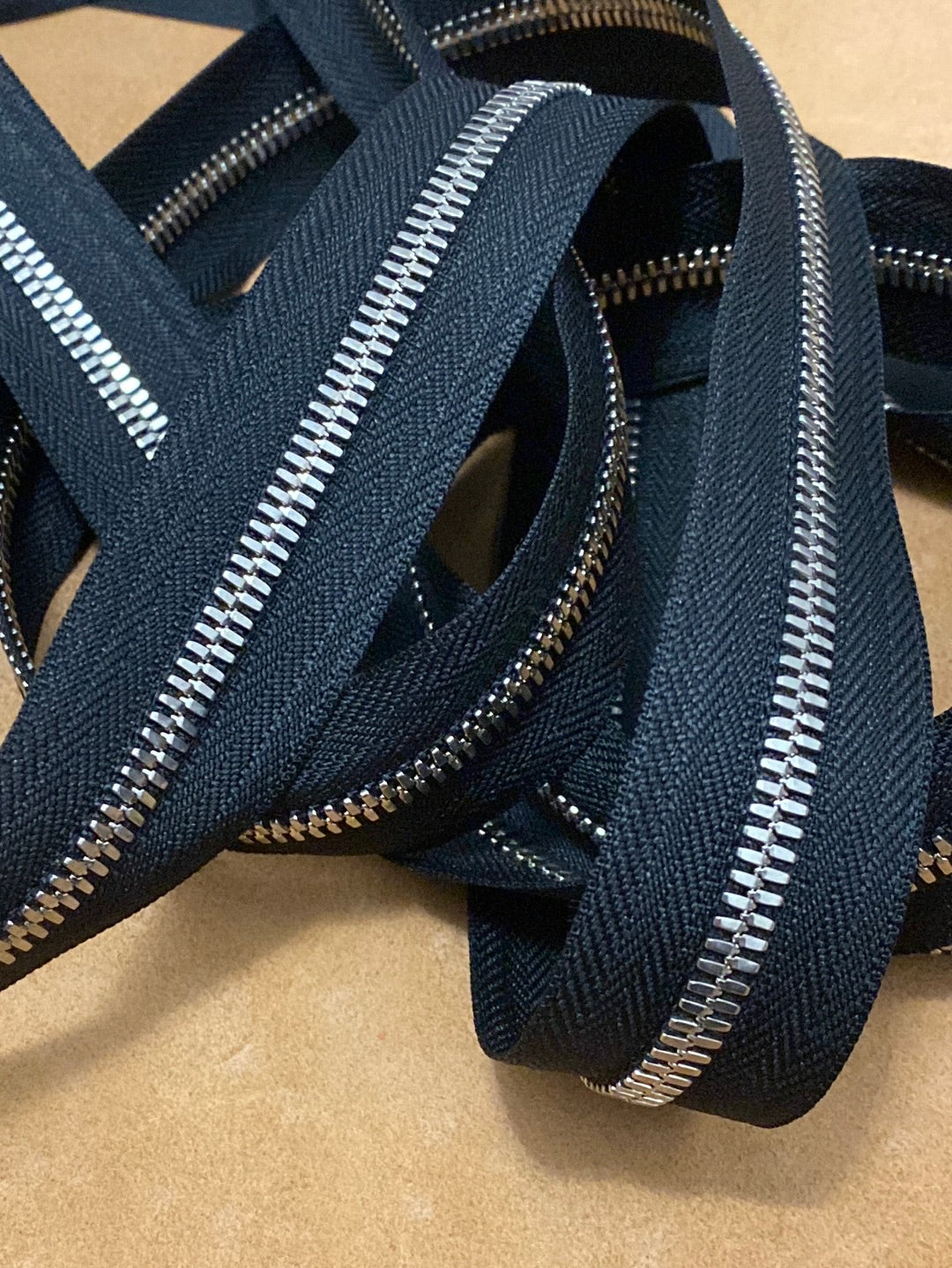YKK Excella® PLUS Silver. Size 5.