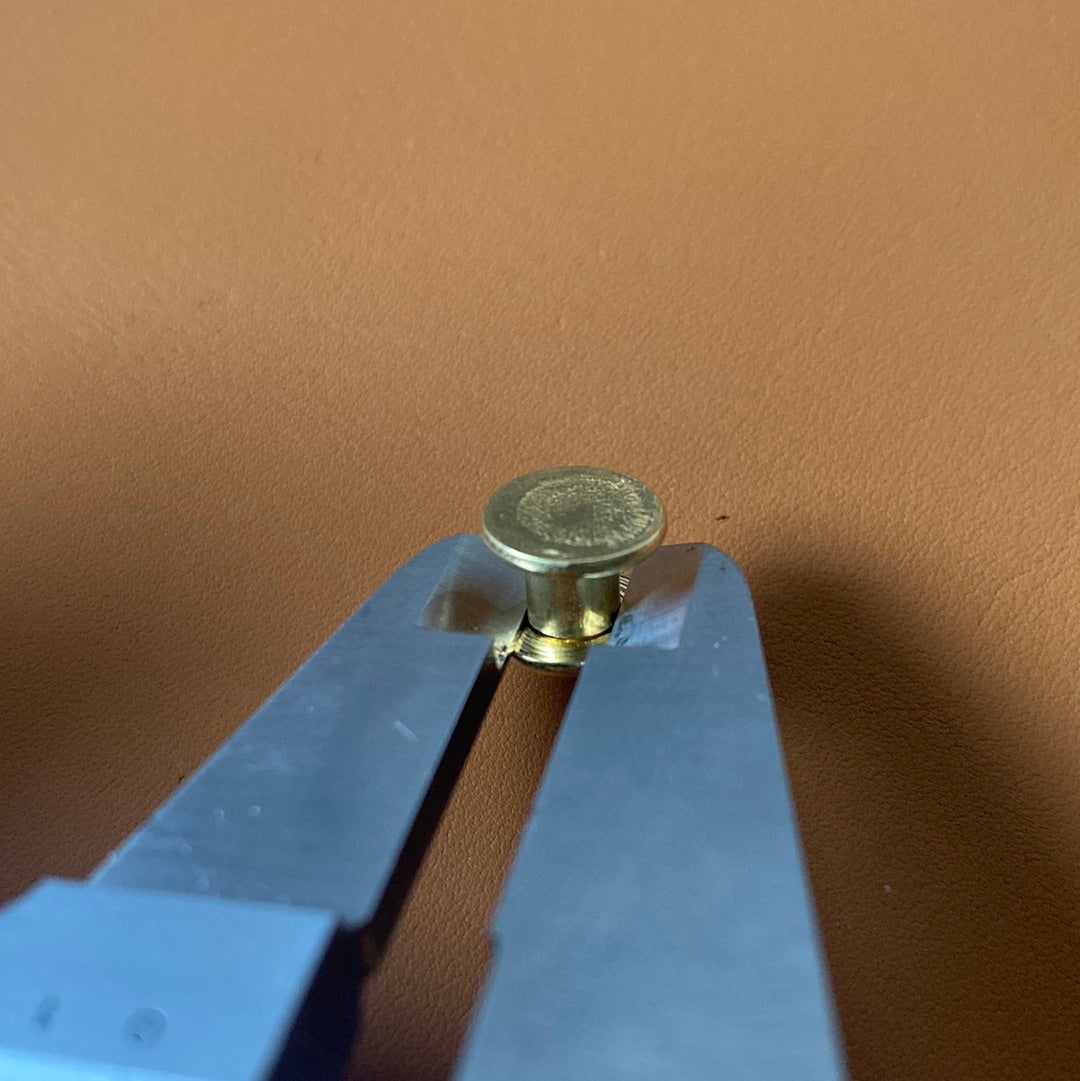 Buchschraube Schaft 5x5 mm. Schlitz o. Kreuz. Hülsenkopf 9mm