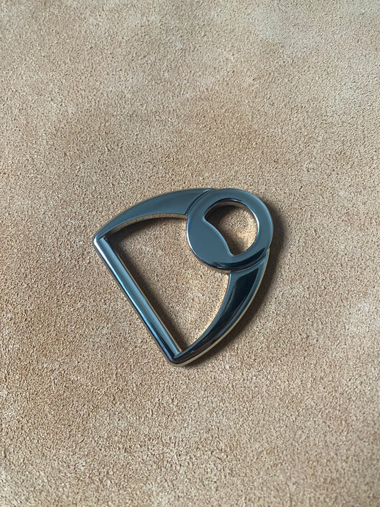 Anilla en D con guía de doble bucle de 37 mm de paso niquelada