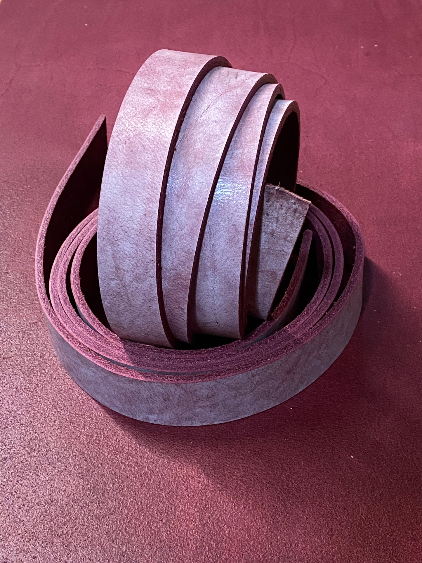 Leather strap waxed 3-3.5 mm Blackberry 150 cm. Neck