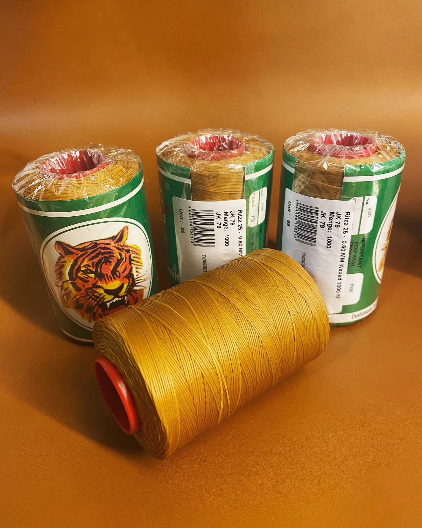 0,6 mm Ritza 25 tigre 1000 m Espule | Hilo de coser para cuero, encerado. Puntada a mano, hilo de coser a mano, forma plana.