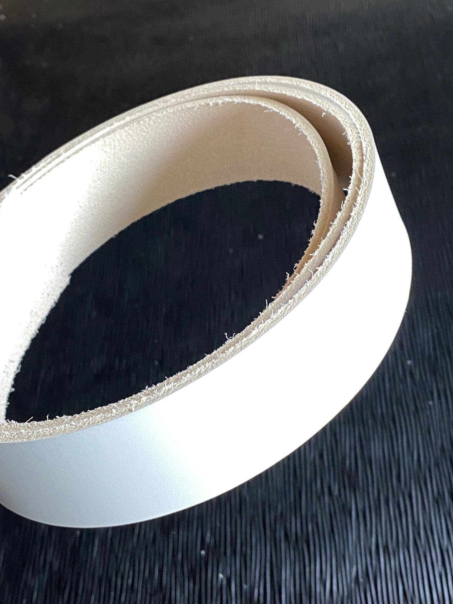 Correa de cuero Buttero Blanco 2,8 mm 130-135 cm. Cuello