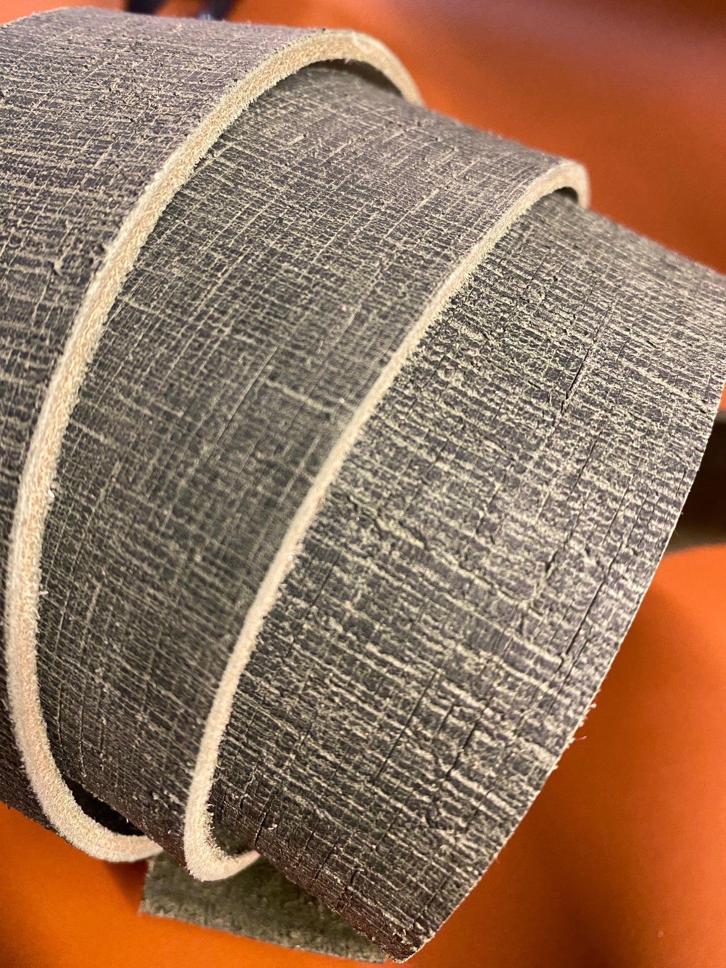 Leder Riemen mit Textiloptik 3 mm Oliv 130 cm. Hals