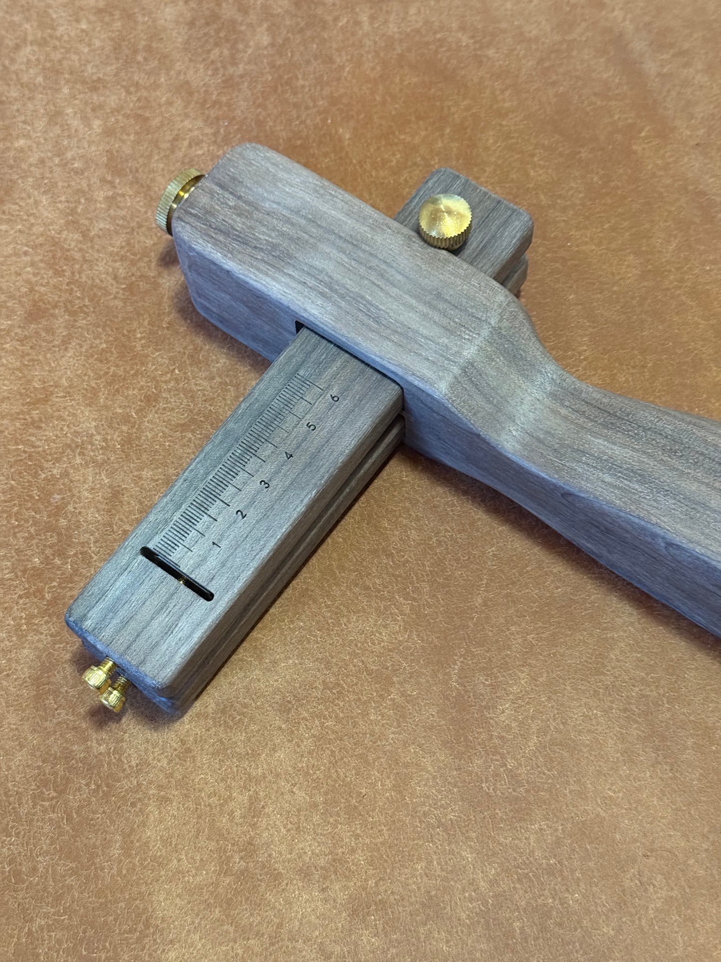 Kevin Lee Riemenschneider inkl. 2x Klingen. Skala bis 6cm Breite.