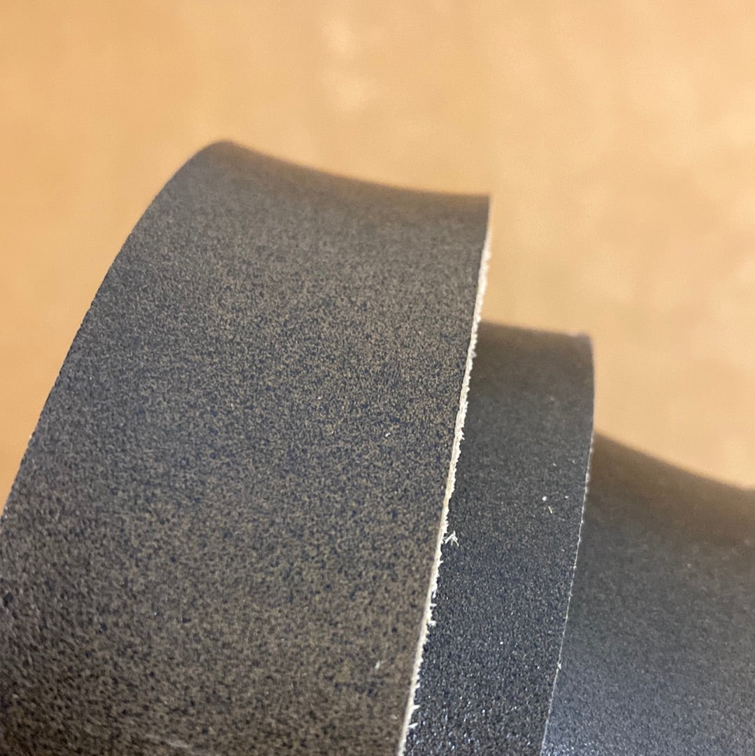 Lederriemen Oliv, schwarz gesprenkelt 3,8-4,0 mm 140 cm. Doppelcroupon
