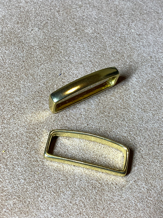 Bucle de latón 40x7x12mm, fundido, pulido