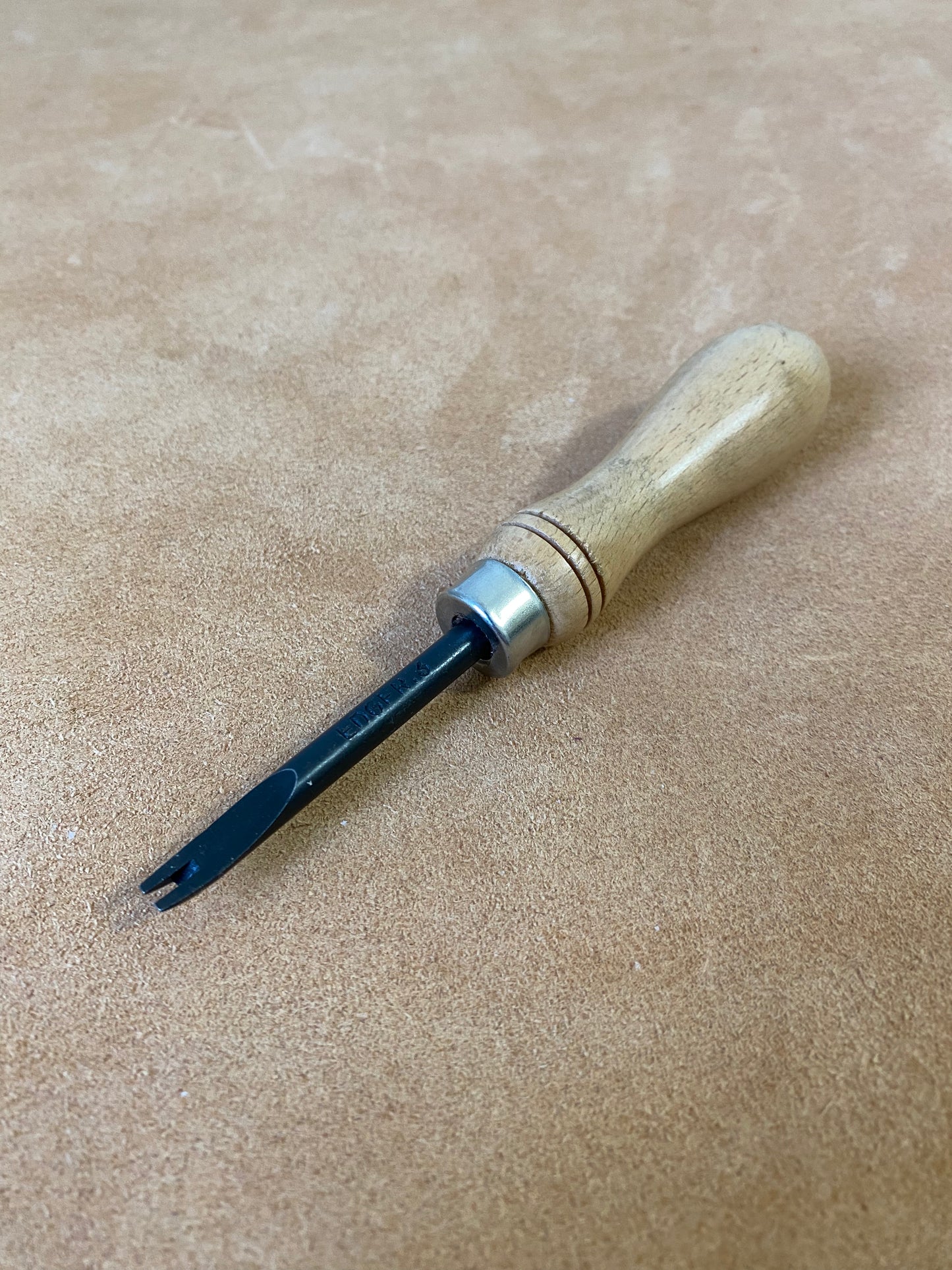 Cepilladora de bordes con extractor de bordes