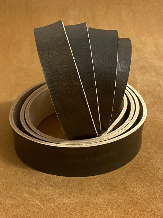 Leather strap olive, black speckled 3.8-4.0 mm 140 cm. Double croupon