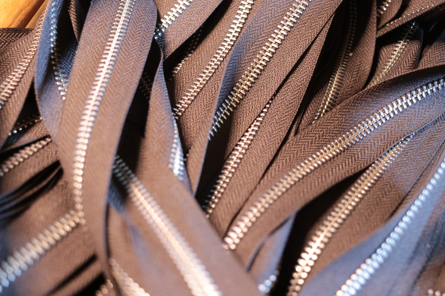 YKK Metal Plata. Tamaño 5.