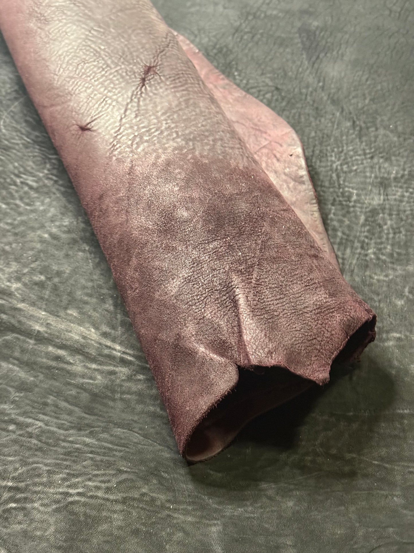 Horse leather Culatta 1,15 sqm. Col. Burgundy. 1.8-2.2 mm