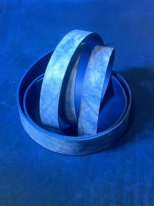 Leather strap waxed 3-3.5 mm Indigoblue 150 cm. Neck
