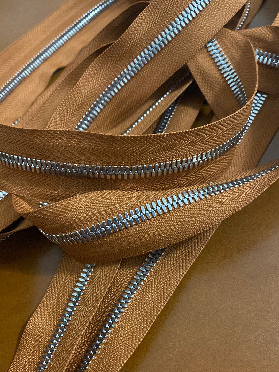 YKK Excella® PLUS Silver. Size 5.