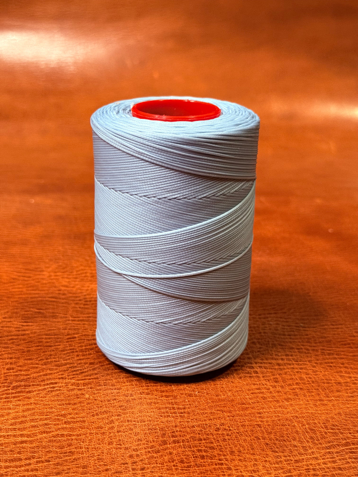 1 mm Ritza 25 tiger 100 m Spule | Nähgarn für Leder, gewachst. Handstich, Handnähgarn, flache Form