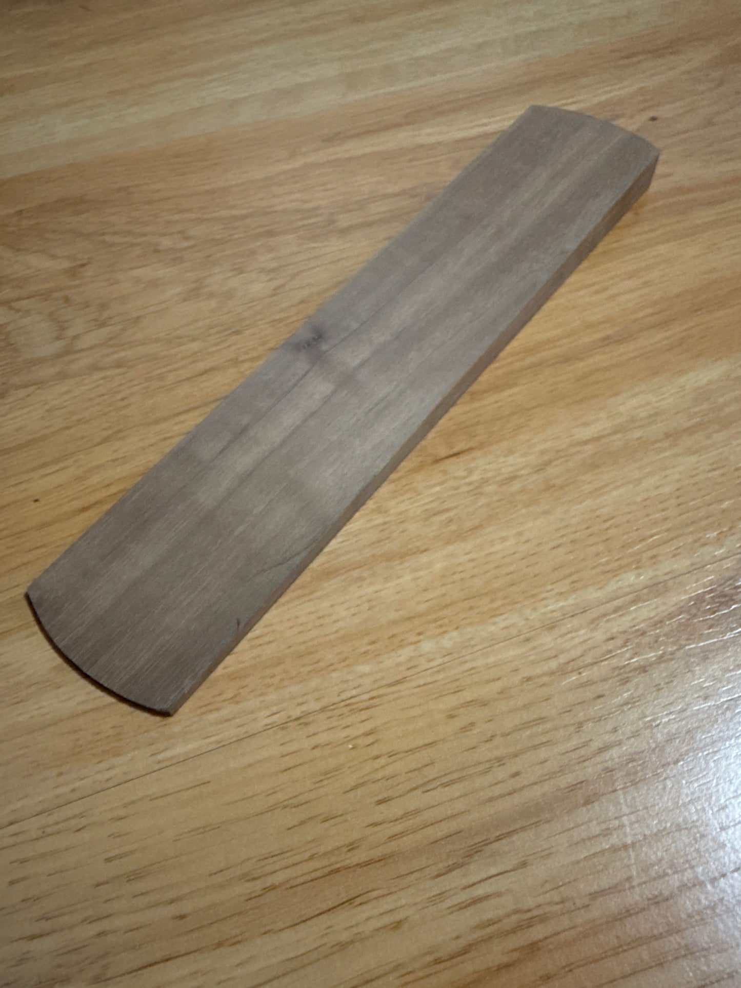 Schlaufenkeil für Gürtel. Walnuss. Handarbeit.