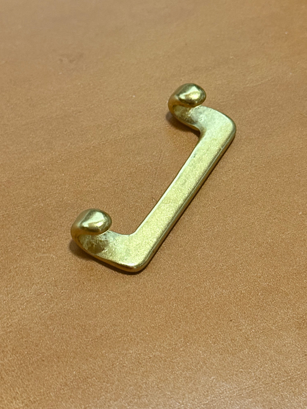 Sam Browne Hook Bar, Messing