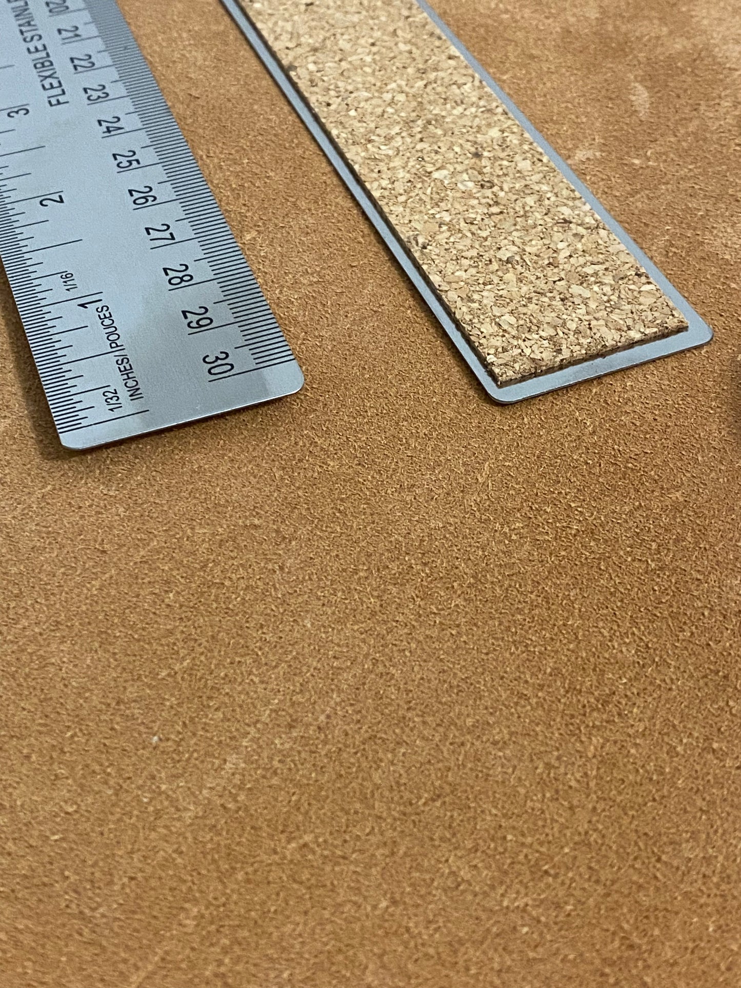 Regla regla metálica con base de corcho 30cm
