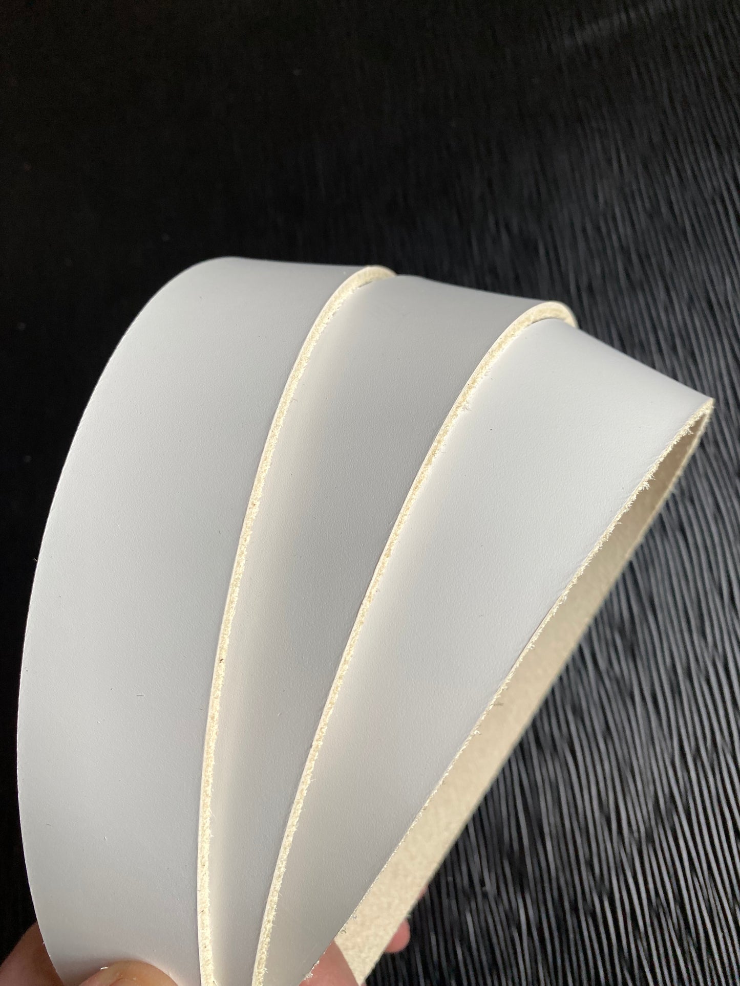Correa de cuero Buttero Blanco 2,8 mm 130-135 cm. Cuello