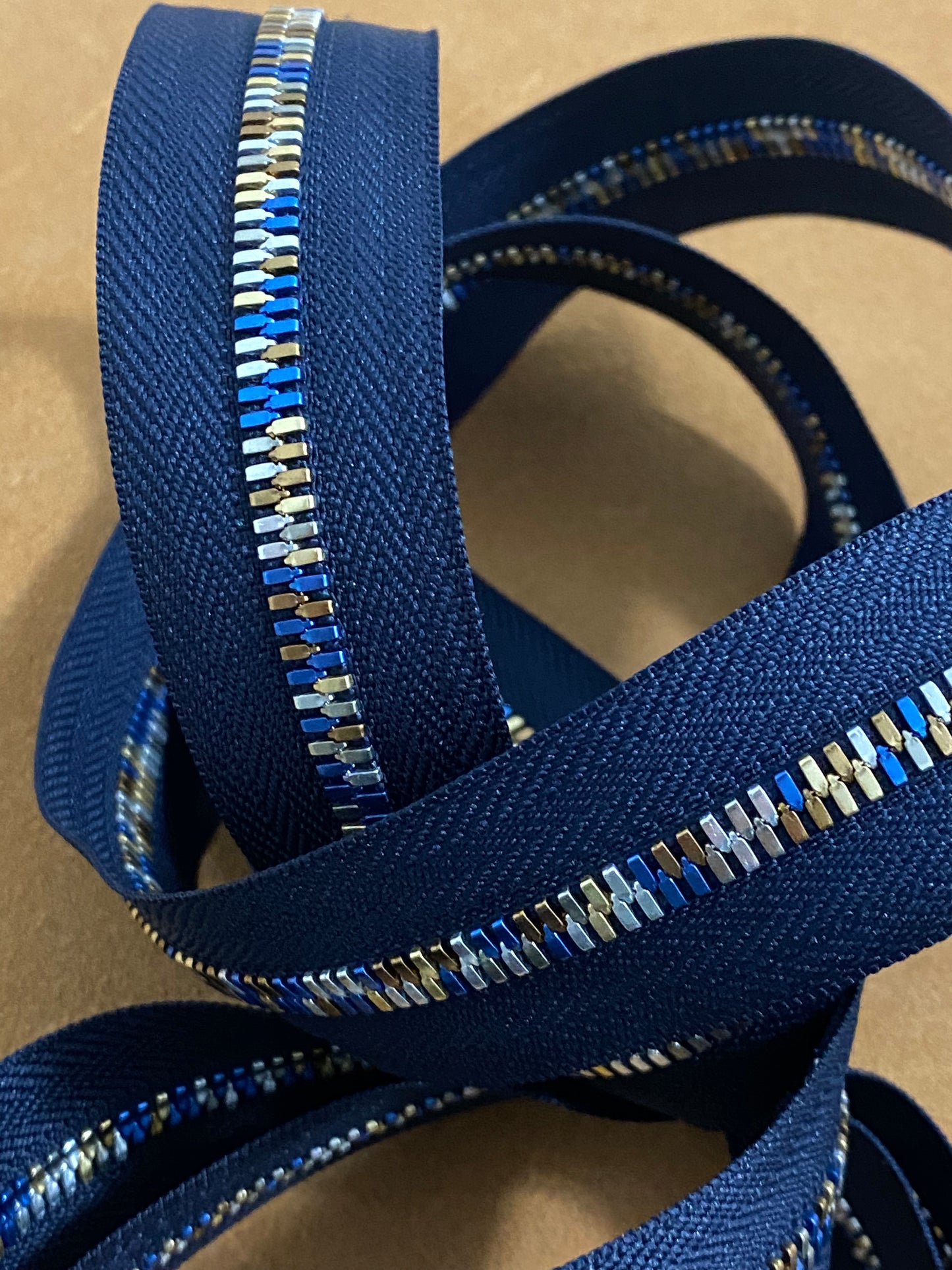 YKK Excella® Light. Size 5.