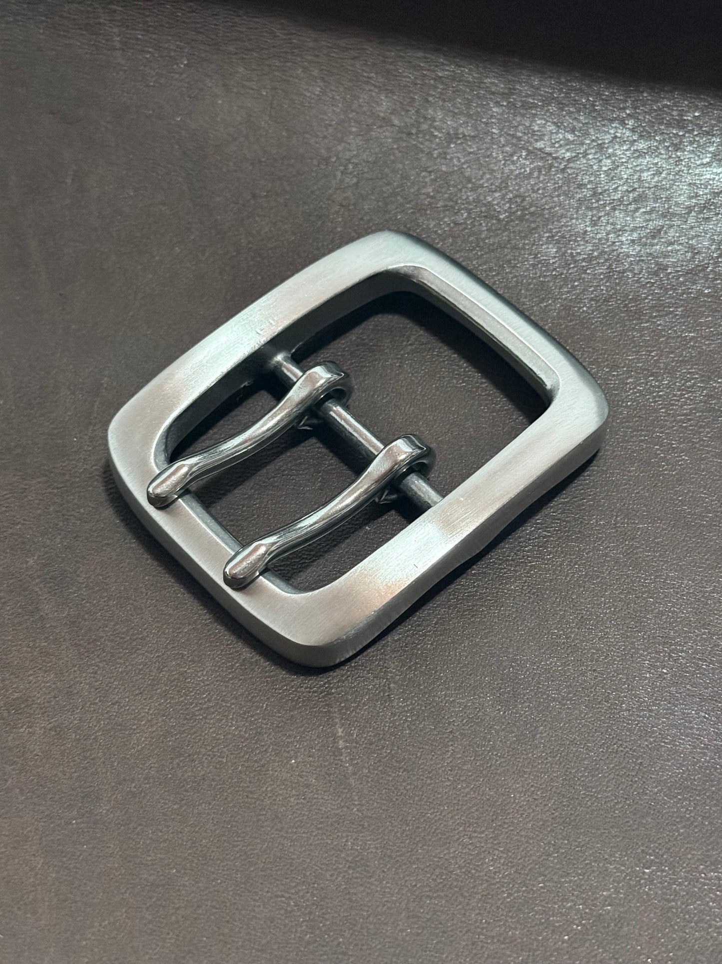 Edelstahl Doppeldorn Schnalle 40 mm Durchlass. Gebürstet