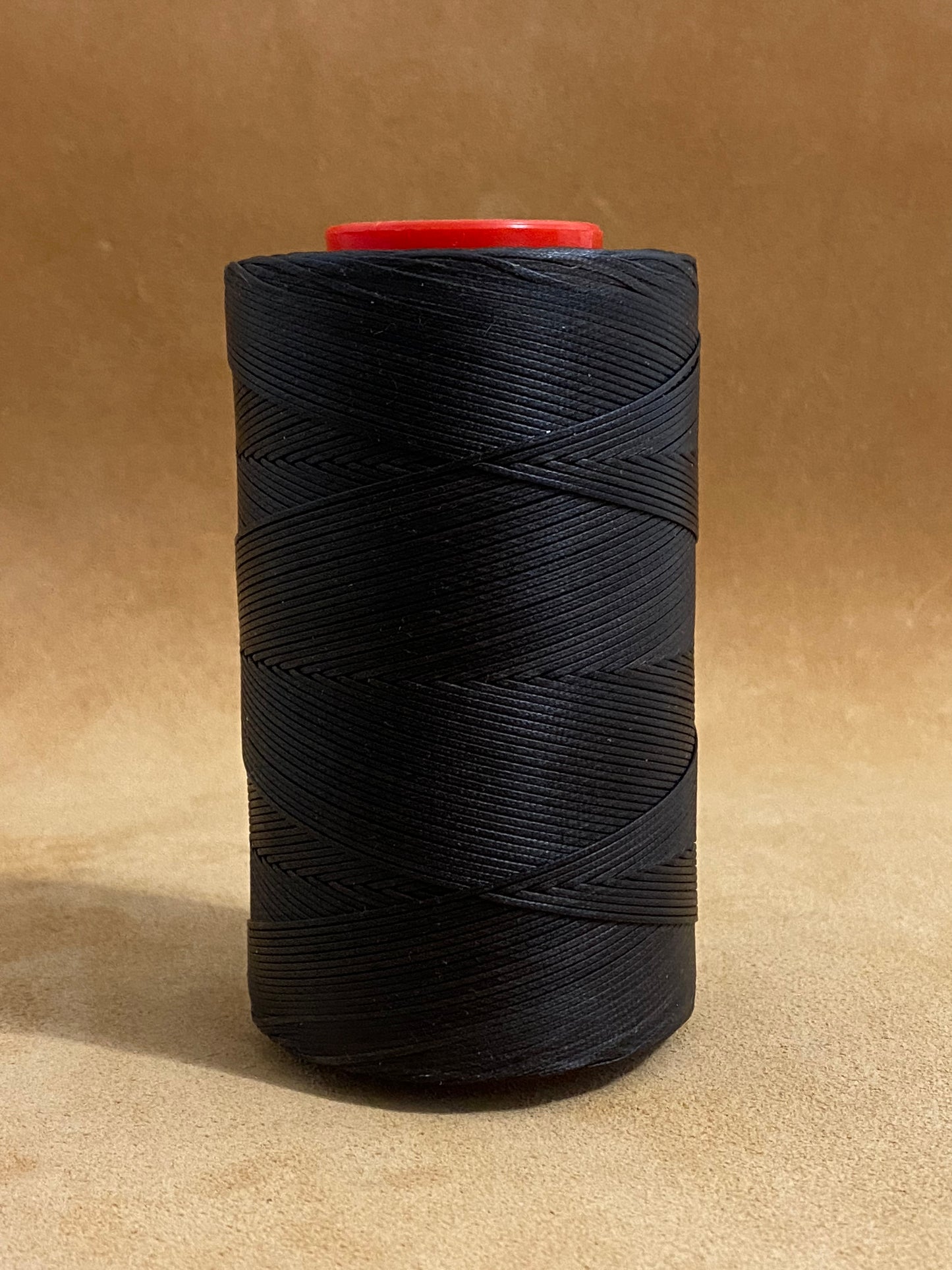 0,8 mm Ritza 25 tiger 50 m Spule | Nähgarn für Leder, gewachst. Handstich, flache Form