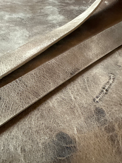 Leder Riemen 3,5 mm, grau-beige Taupe Charakter rustic 125-130 cm. Hals