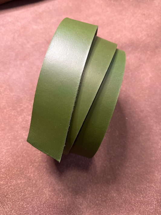 Correa de cuero de 3 mm, verde bosque "Bosco" 130 cm. Cuello