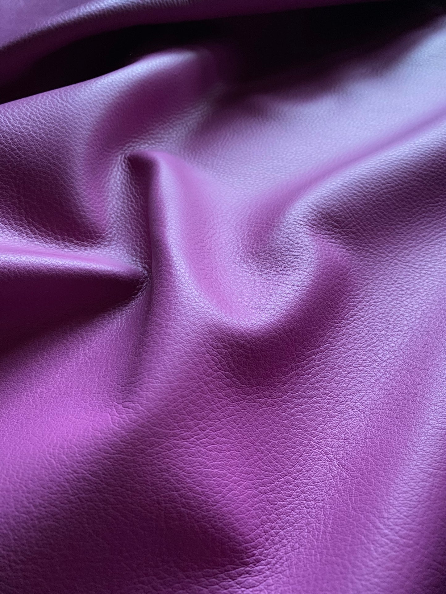 Calf nappa purple 1.2 mm. Width 80-100 cm. Centimeter goods.