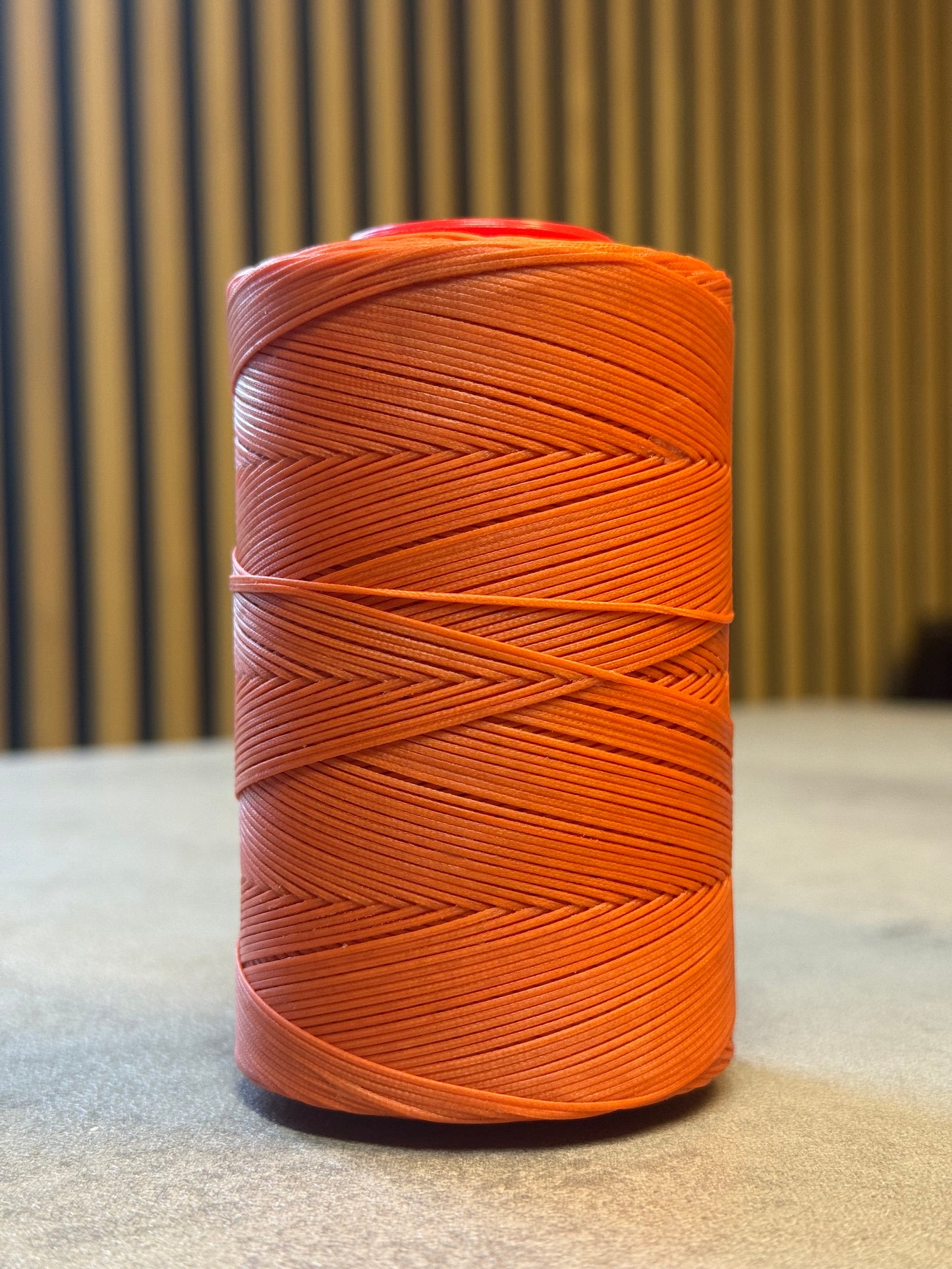 0,8 mm Ritza 25 tiger 100 m Spule | Nähgarn für Leder, gewachst. Handstich, flache Form