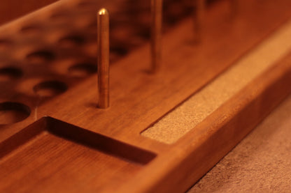 Werkzeugablage Werkzeugständer aus Massivholz Walnuss+Cherry. Pre-Order