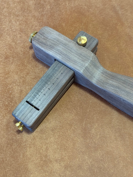 Kevin Lee Riemenschneider inkl. 2x Klingen. Skala bis 6cm Breite.