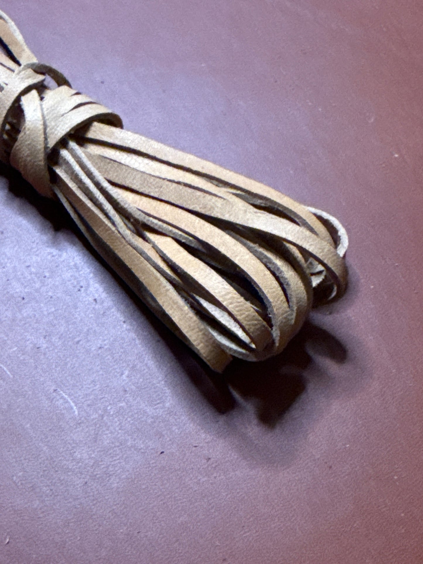 Flechtband aus Känguruleder 3mm. Leather lace. 1 Meter