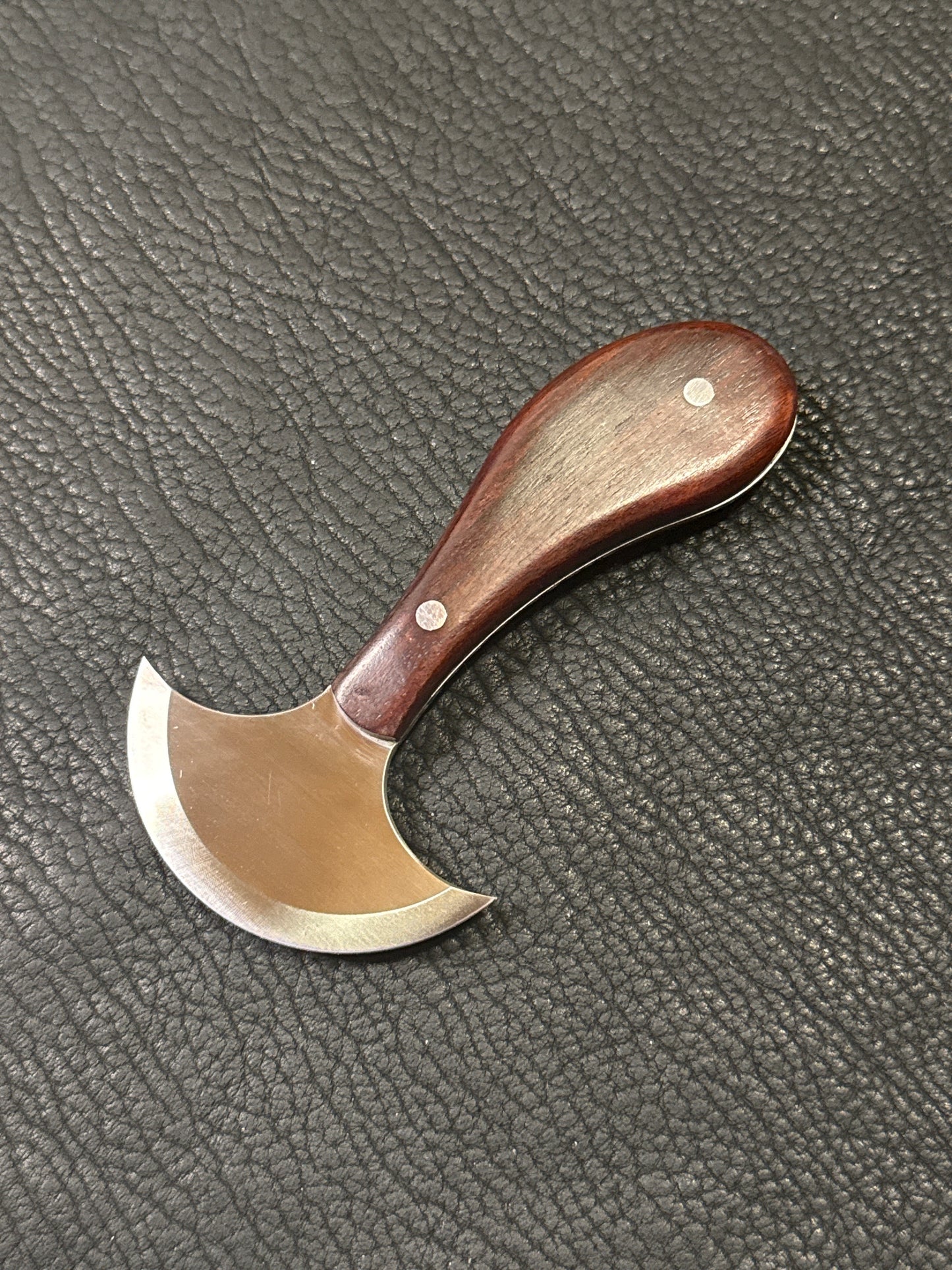 Kevin Lee small round knife for leatherwork diameter 6.8 cm. KL full-tang small round knife