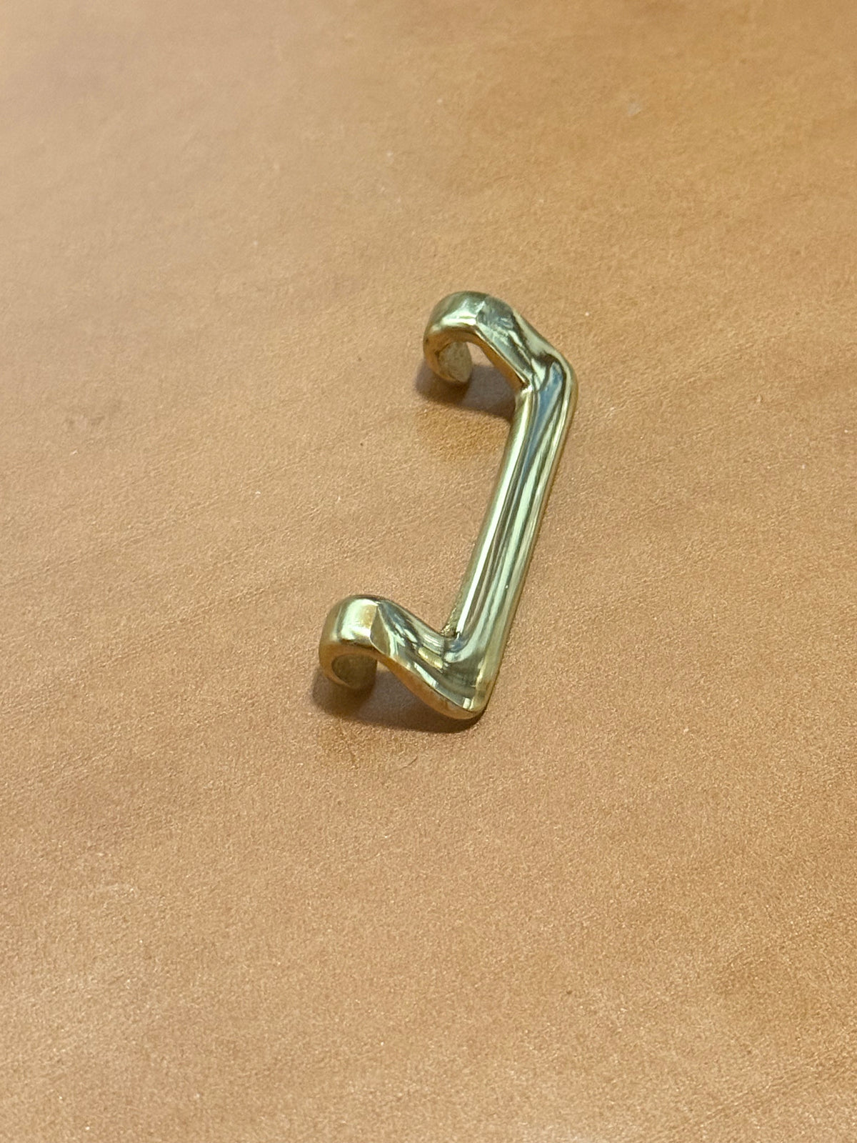 Sam Browne Hook Bar, Messing