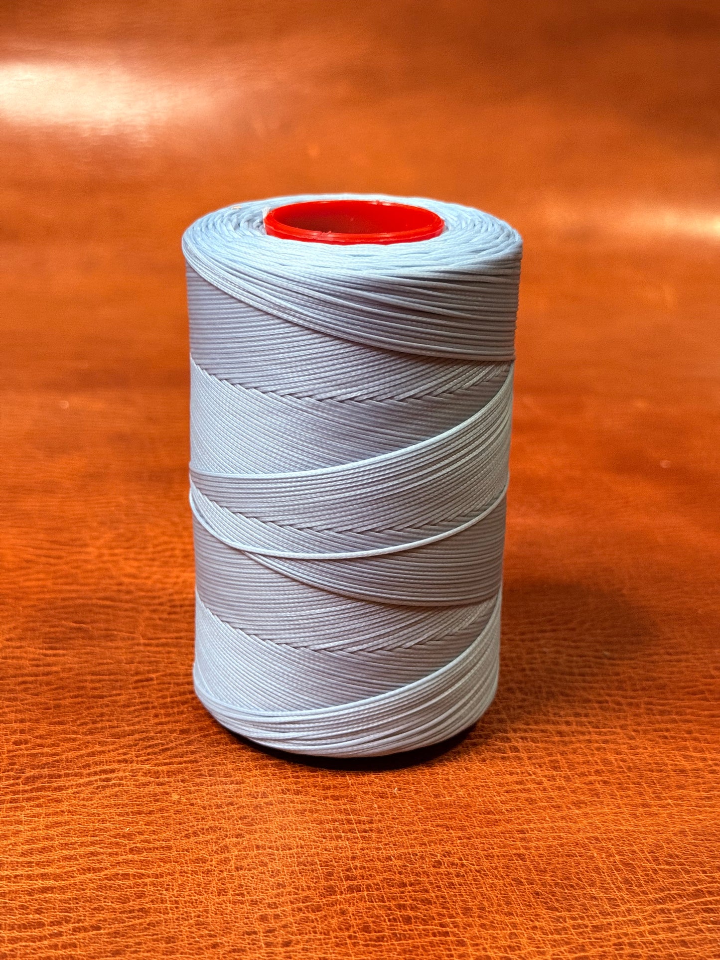 1 mm Ritza 25 tiger 100 m Spule | Nähgarn für Leder, gewachst. Handstich, Handnähgarn, flache Form