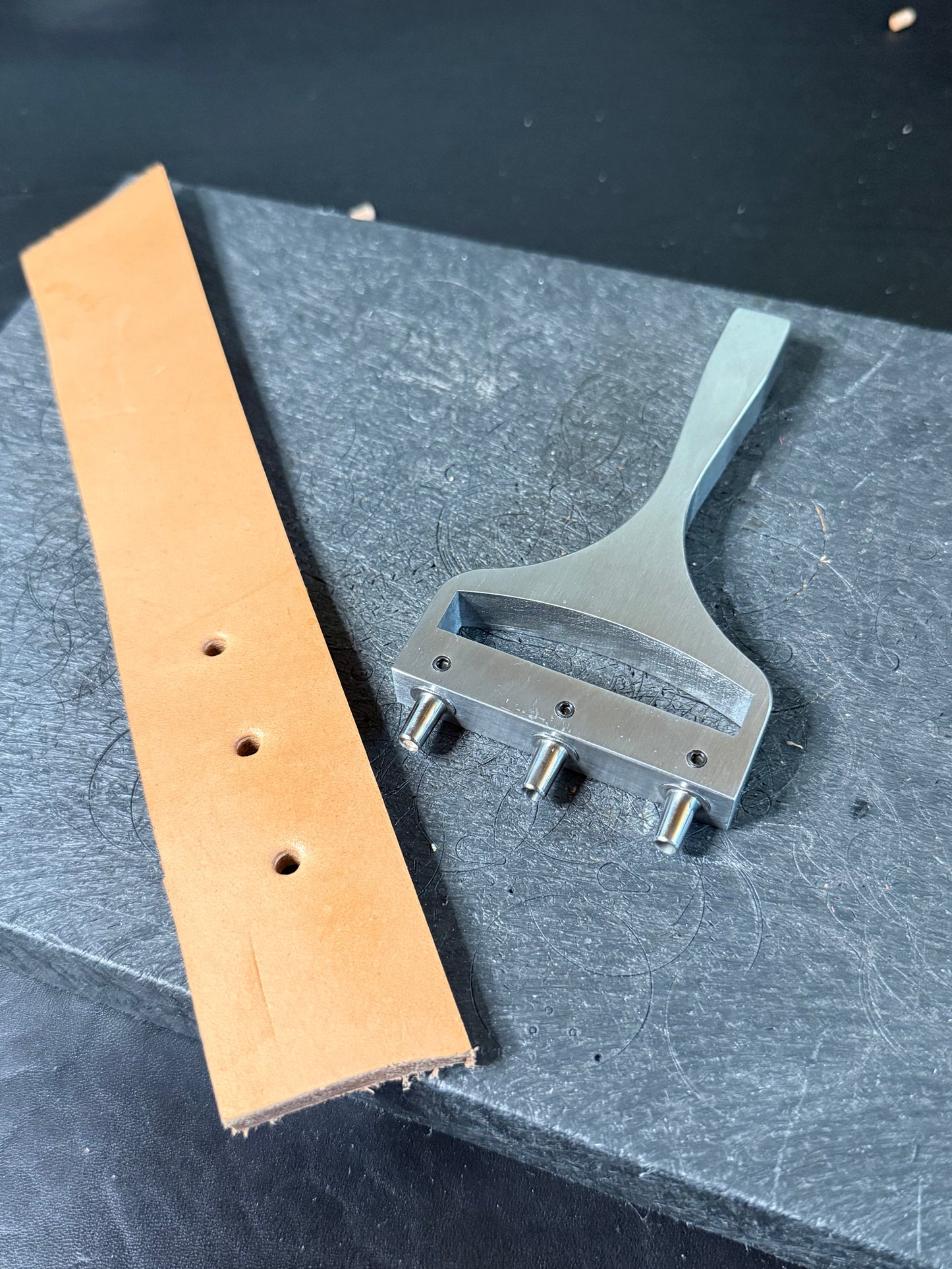 Kevin Lee Gürtellocheisen Belt hole punch. 4mm Locheisen.