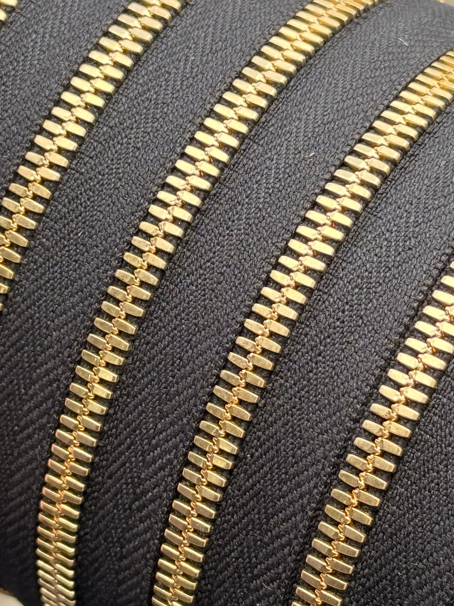 YKK Excella® PLUS Gold. Größe 5. 1 Meter