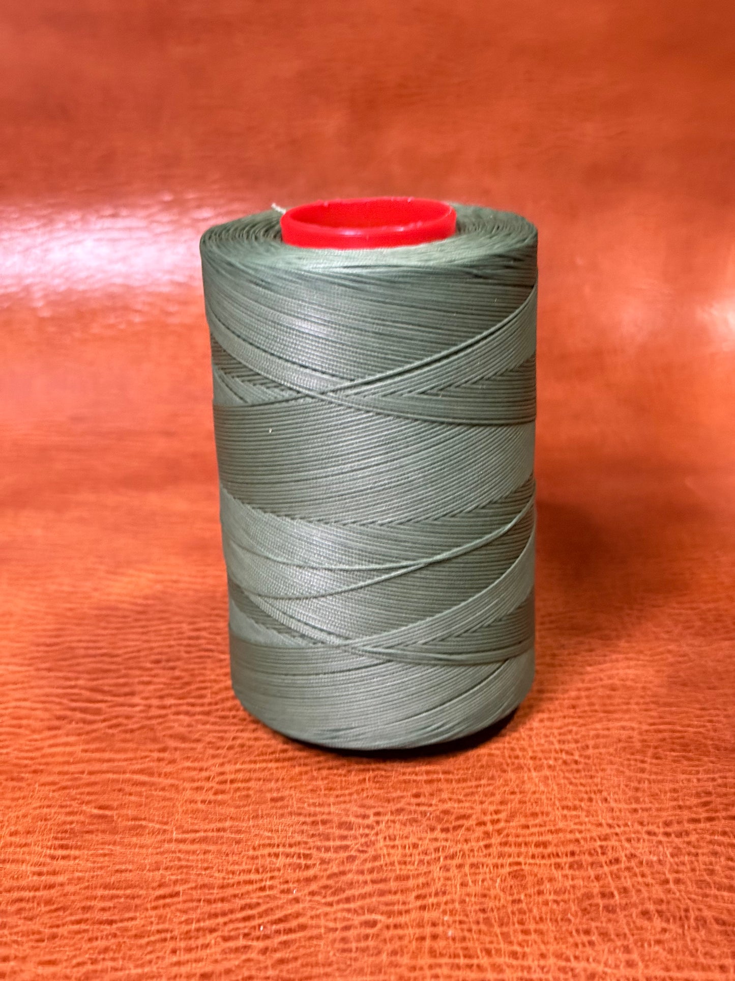 0,6 mm Ritza 25 tiger 100 m Spule | Nähgarn für Leder, gewachst. Handstich, flache Form
