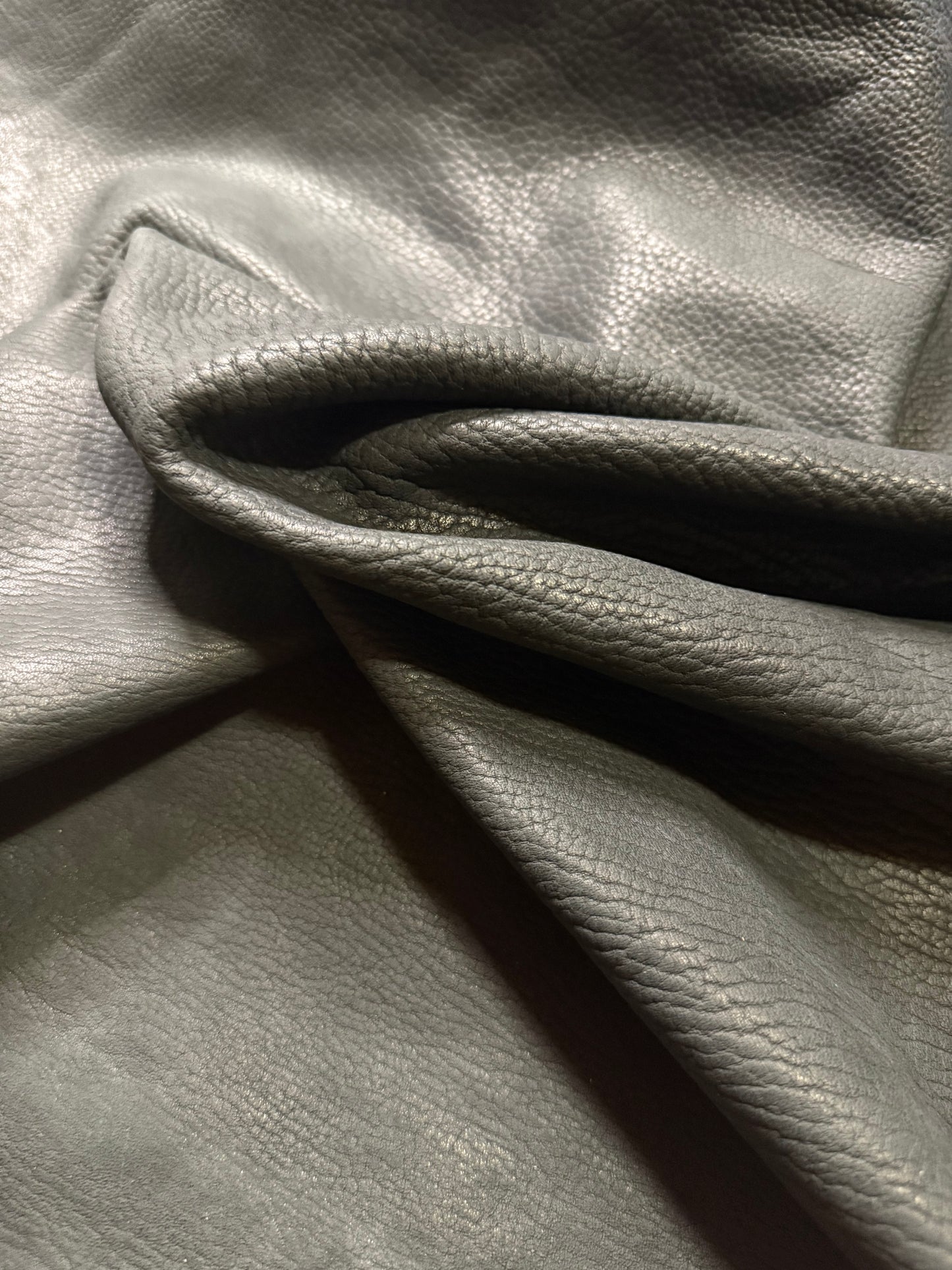 Horse leather Shoulder 1,40 sqm. Dark Grey. 1.6-1.8 mm