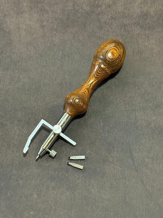 Kevin Lee Rillenzieher. Stitching groover.