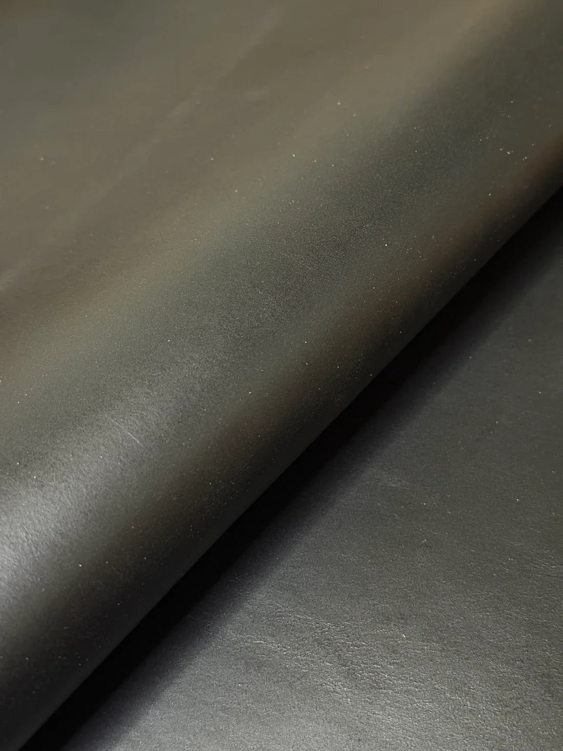 Whole skin Walpier Buttero 1 mm Doppelschulter, col. 100 black 1,49m2