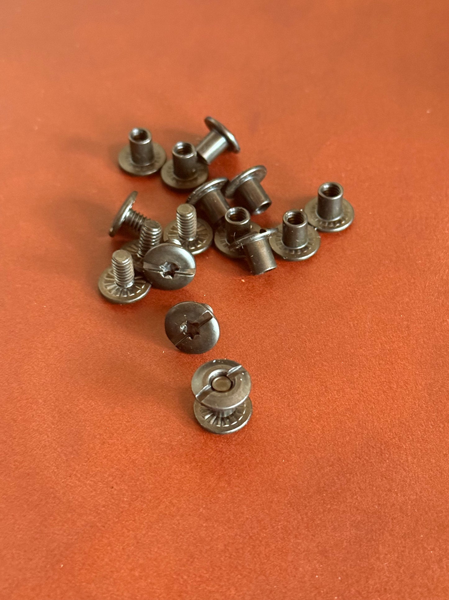 5x Black Chicago Screw D10mm 1/4“ H6,4mm. Stahl. Steel. Buchschraube